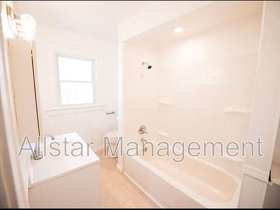 3rd image of 284 Gordon Dr