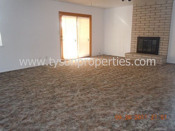 Living Area/Fireplace