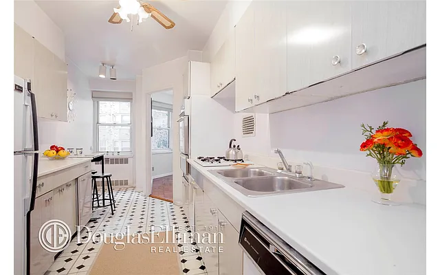 Sold by Douglas Elliman | media 22