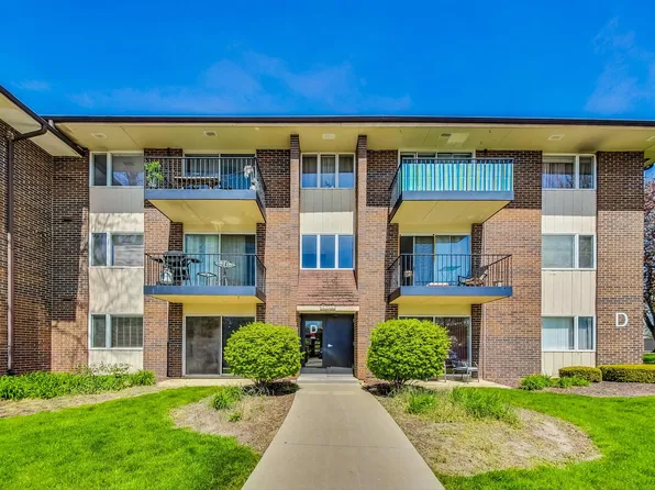 5S100 Pebblewood Ln APT D3, Naperville, IL 60563