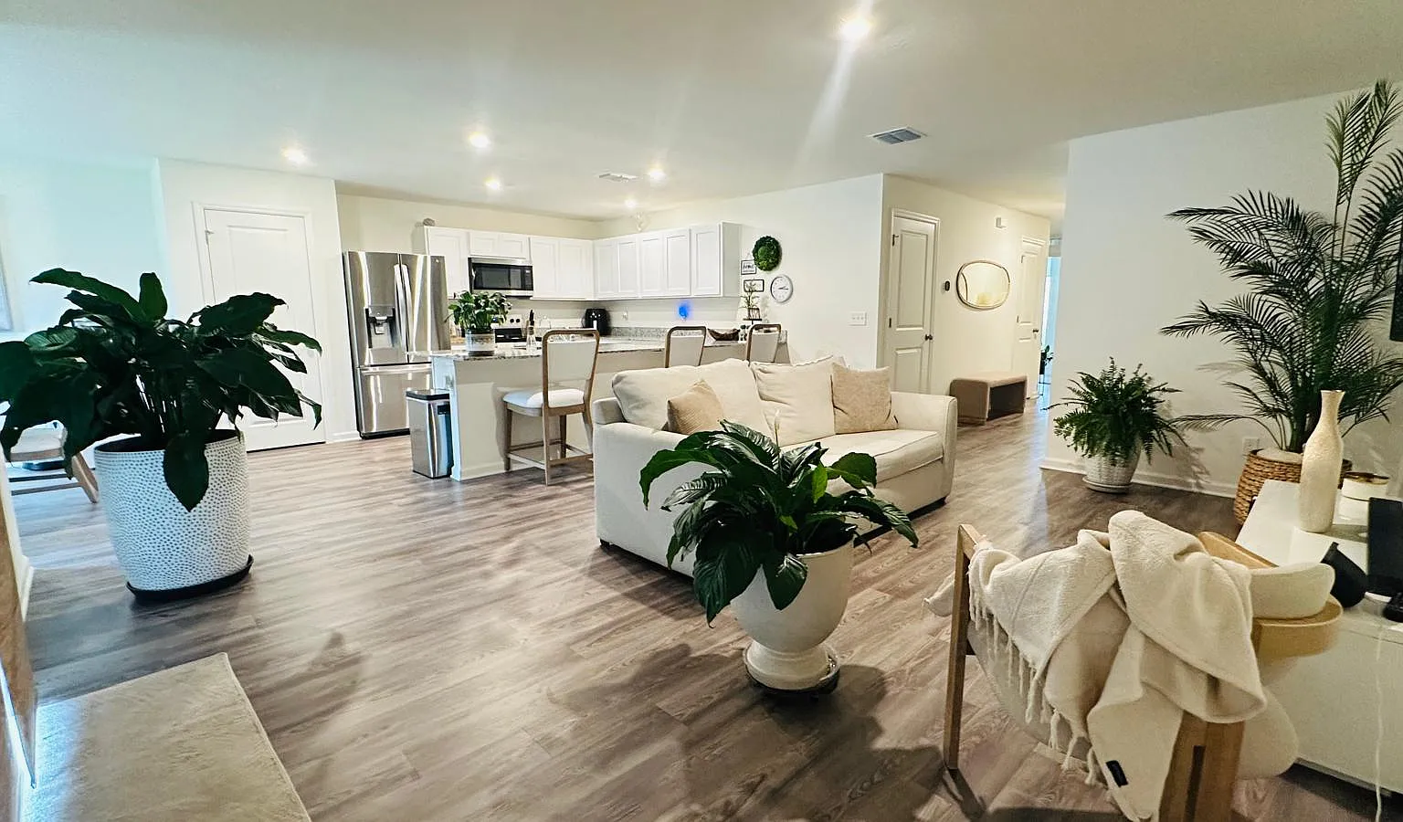 4 bed, 1803 sqft, $2,700 — Photo 4