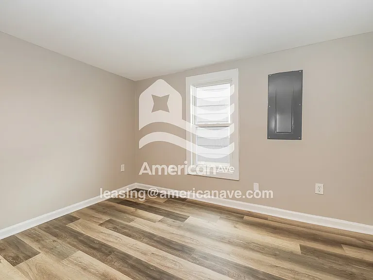 185747_012_bedroom_12.jpg