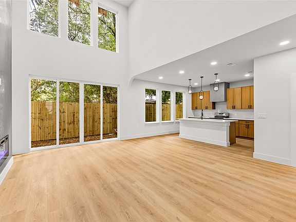 4th image of 3914 Spence St