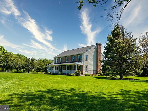 4th image of 1055 Sugar Maple Dr