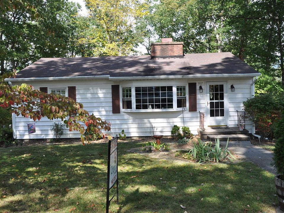 1st image of 917 White Oak Dr