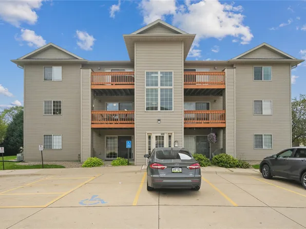 600 Colton Cir NE Unit 8, Cedar Rapids, IA 52402