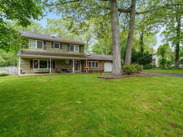 22 Reynolds Road, Shoreham, NY 11786