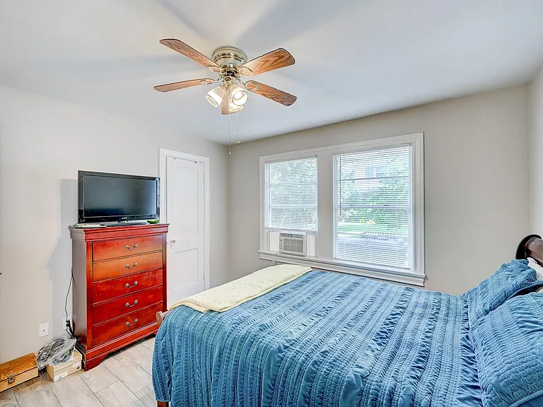4311 Ione St — Photo 16