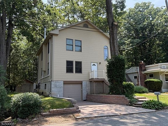 2nd image of 35 Oakdale Rd