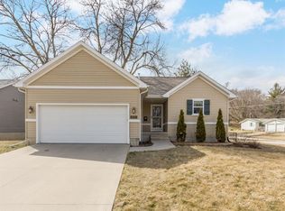 1670 9th St NW, Cedar Rapids, IA 52405