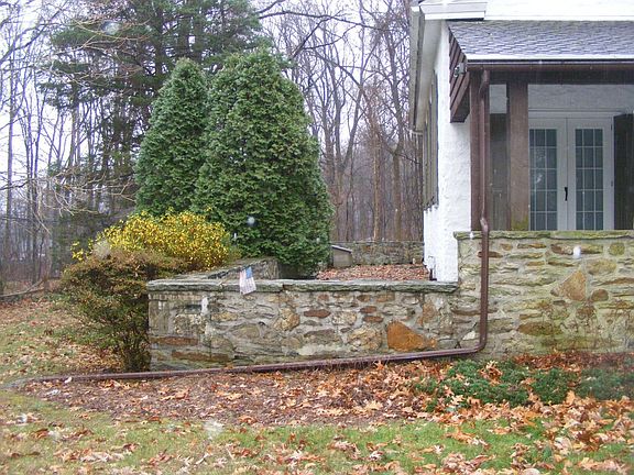 Patio on side