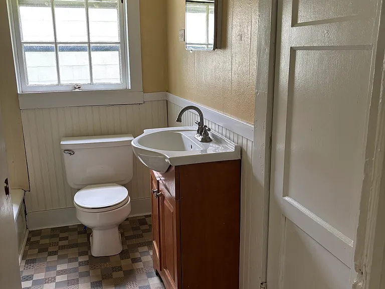 127 Louisa Blvd — Photo 9