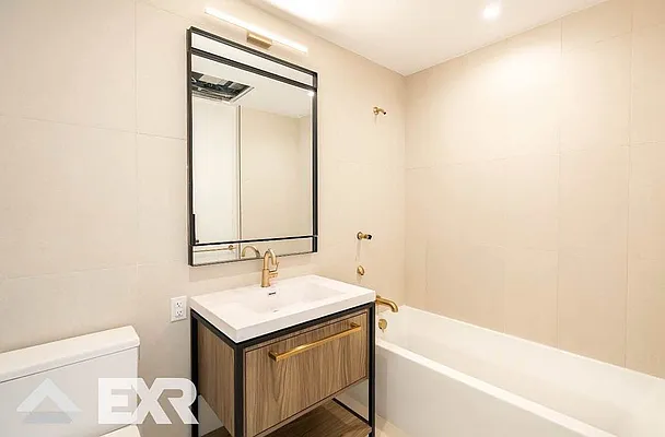 Bathroom, photo 1