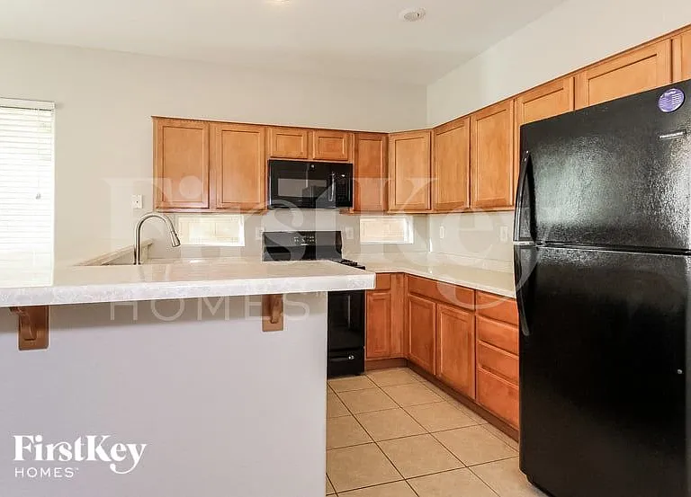 10552 Lessona St — Photo 5
