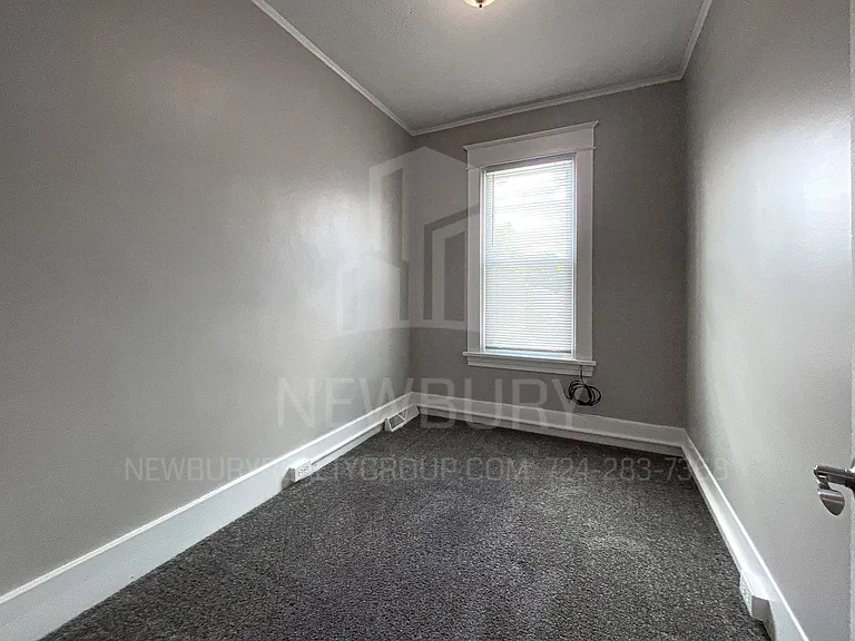 303-317 Wilson Ave — Photo 43