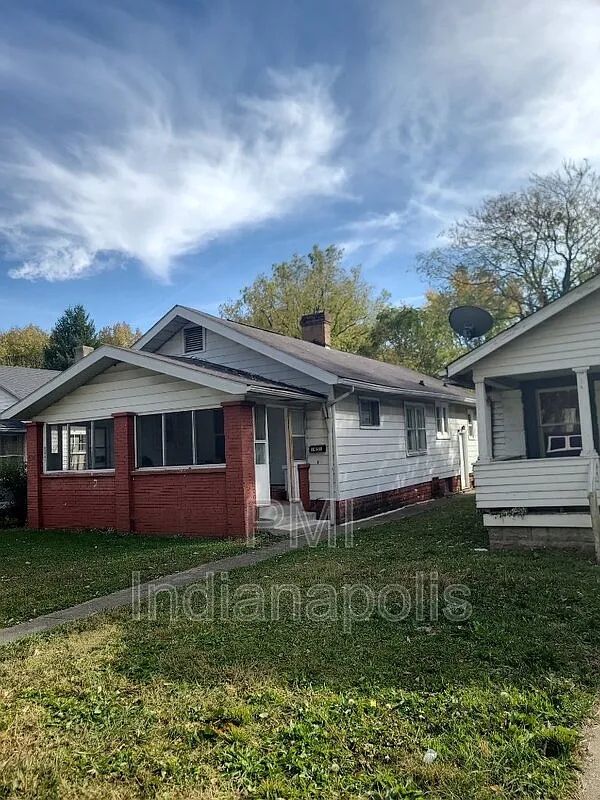 1451 W 34th St photo 1