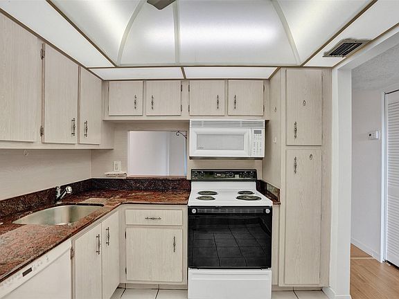 5th image of 3040 Holiday Springs Boulevard #307