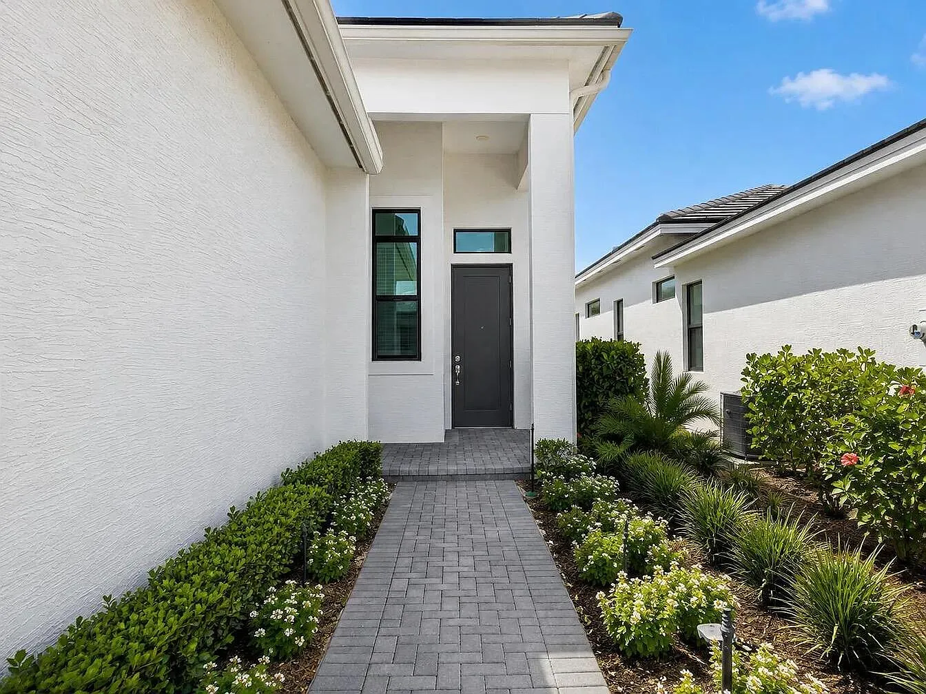 3 bed, 2.0 bath, 1723 sqft, $5,500 — Photo 2
