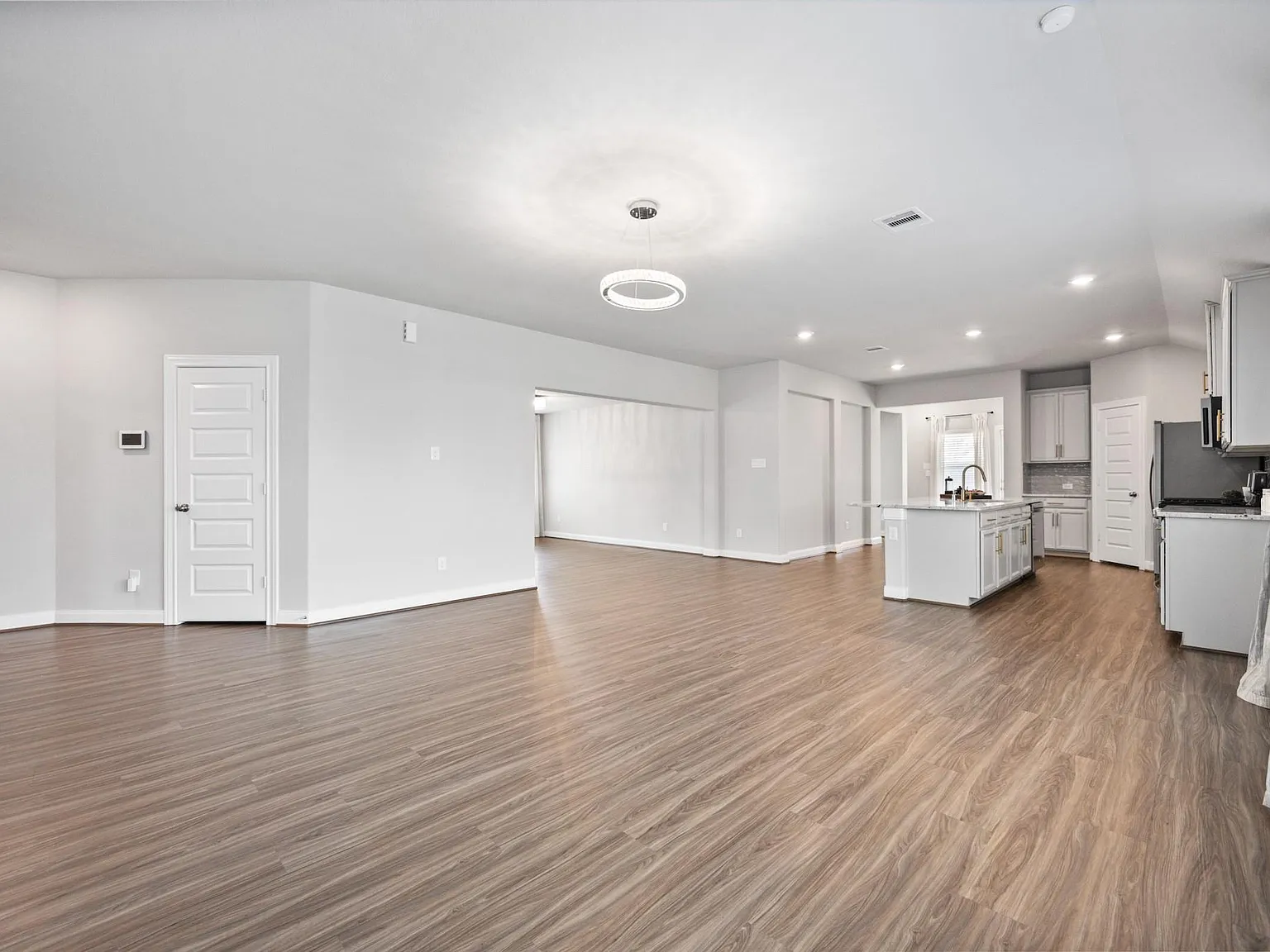 3 bed, 2.0 bath, 1917 sqft, $2,450 — Photo 4