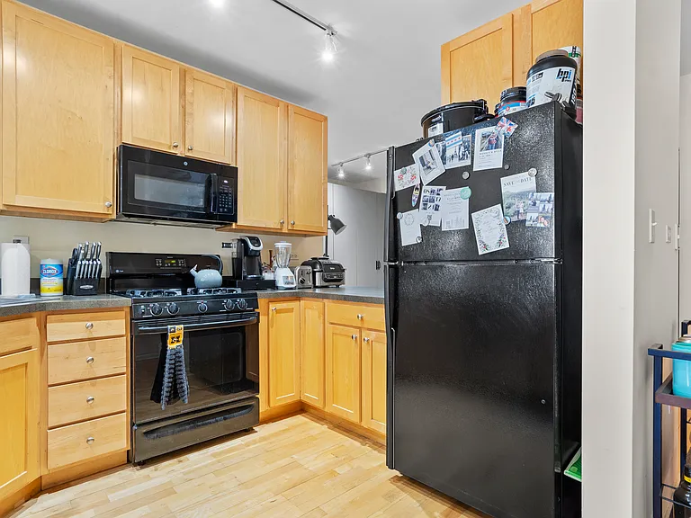 1212 N Wells St #302 — Photo 3