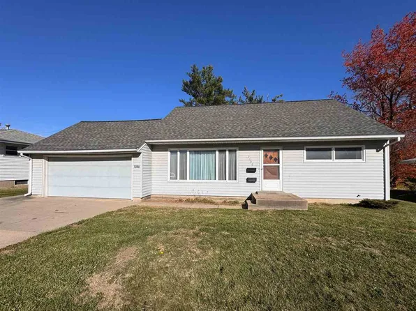 2106 42nd St NE, Cedar Rapids, IA 52402