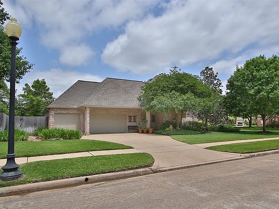 2nd image of 2722 Colony Park Dr