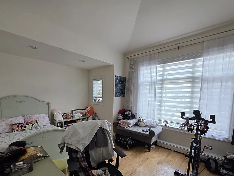 527 Roff Ave #B — Photo 2