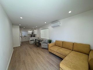 2nd image of 816 E 87th Pl #11582227