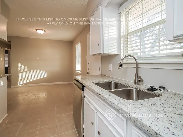 107 Lincoln Ln — Photo 6
