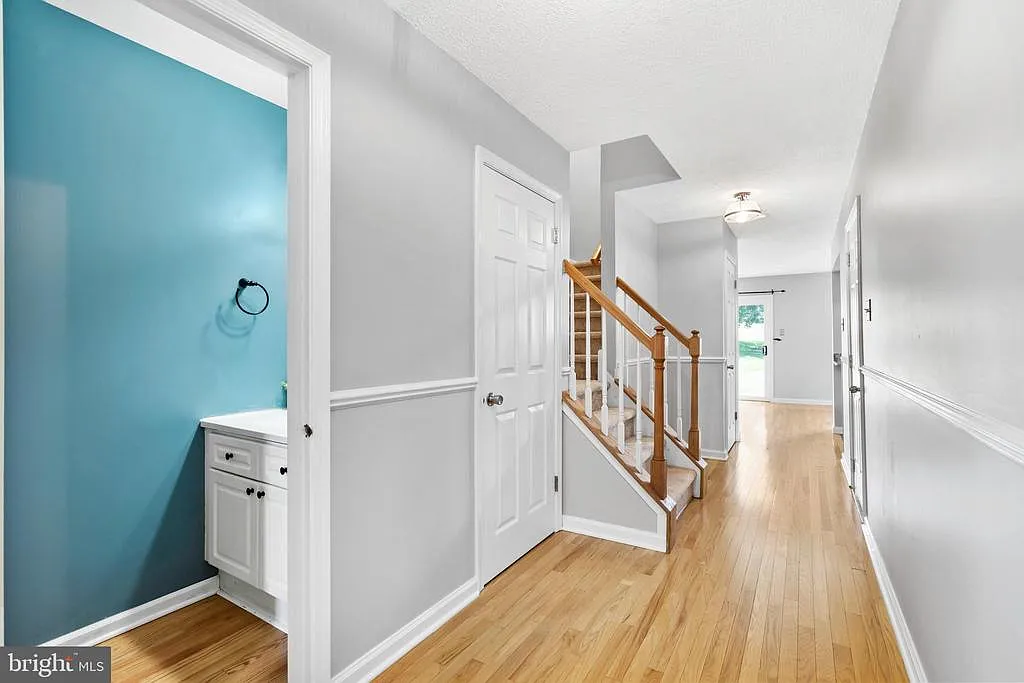 3 bed, 2.5 bath, 1378 sqft, $2,850 — Photo 2