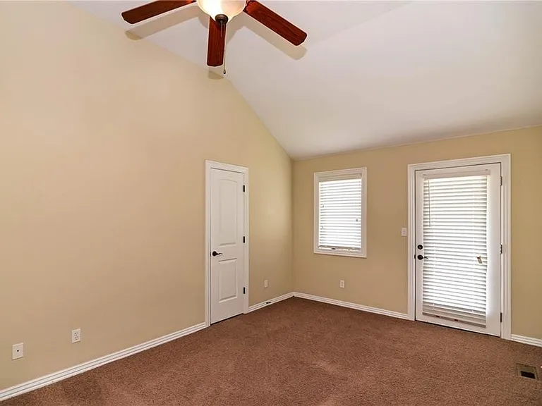 525 N Rupple Rd — Photo 19