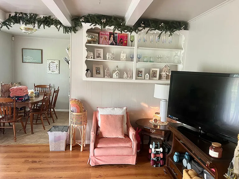 1403 Village Dr — Photo 2
