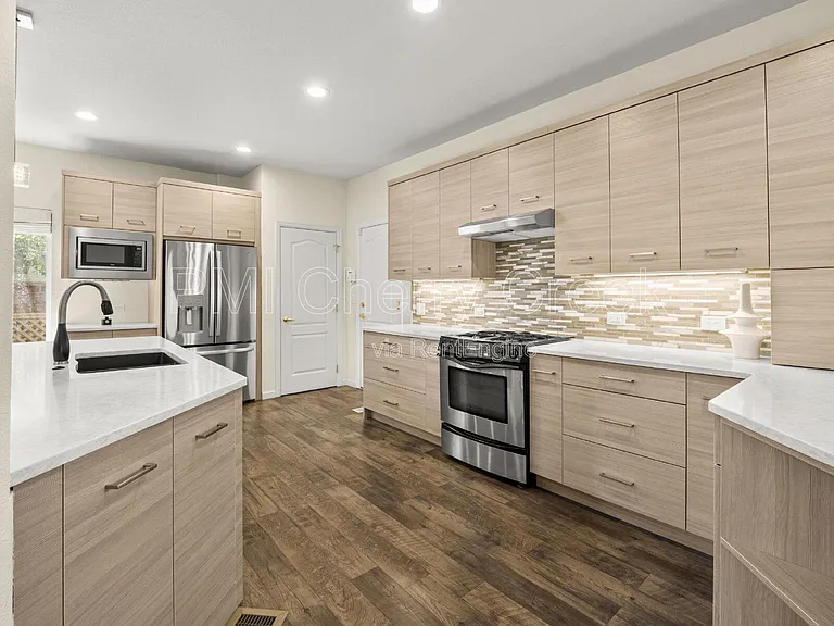 7021 S Valdai St — Photo 12