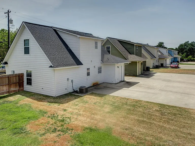 3719 Holick Ln — Photo 16