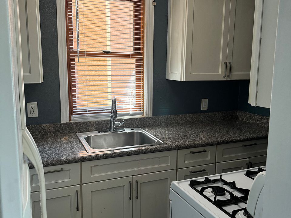 2nd image of 808 Butte St #808