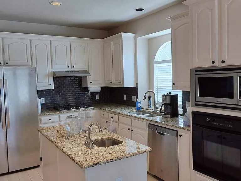 8001 Case Dr — Photo 41