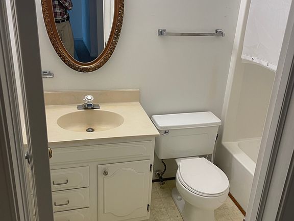 4th image of 303 Jeanette Dr #303