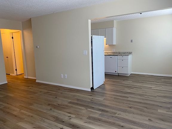 4th image of 106 Camelot Ct #7