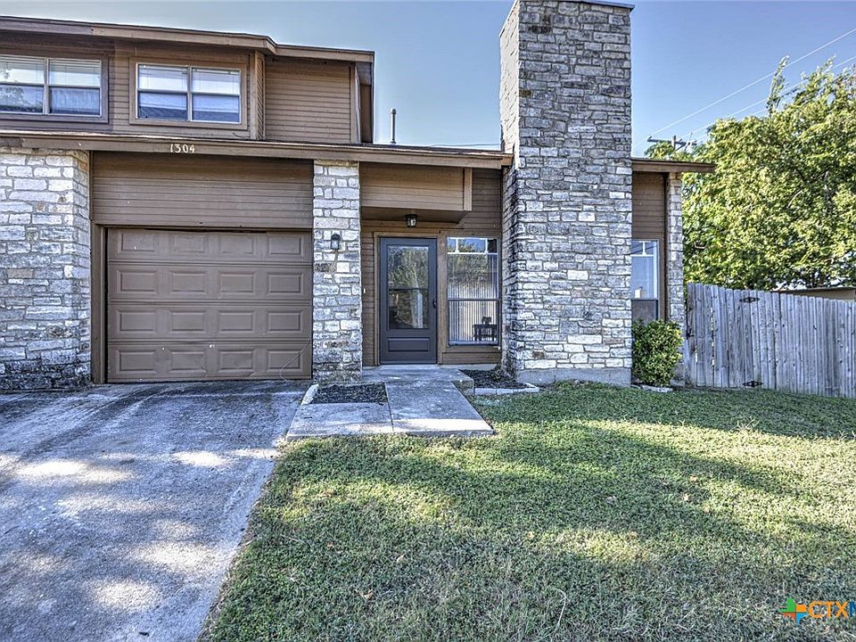 1st image of 1304 Royal Crest Dr