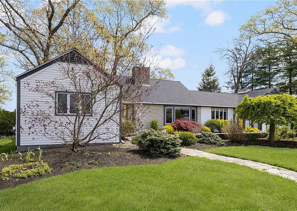 1st image of 120 Bretton Woods Dr