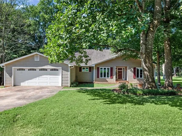 8750 Willowmede Dr, Lewisville, NC 27023