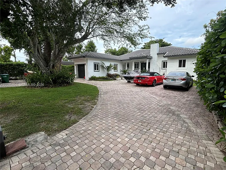 12885 SW 77th Ave — Photo 3