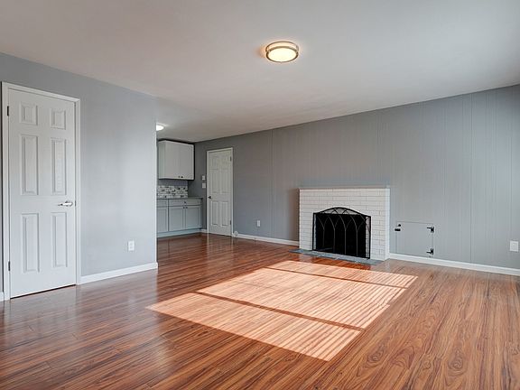 2nd image of 1172 SW Swantown Ave APT B1