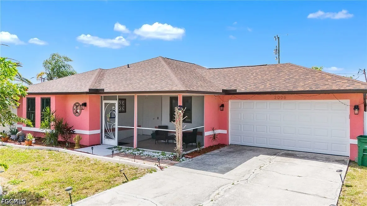 3 bed, 2.0 bath, 1141 sqft, $1,899 — Photo 1