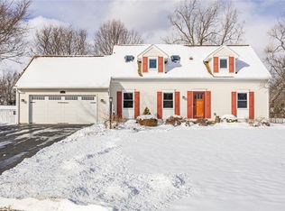 17 Laurelcrest Dr, Spencerport, NY 14559