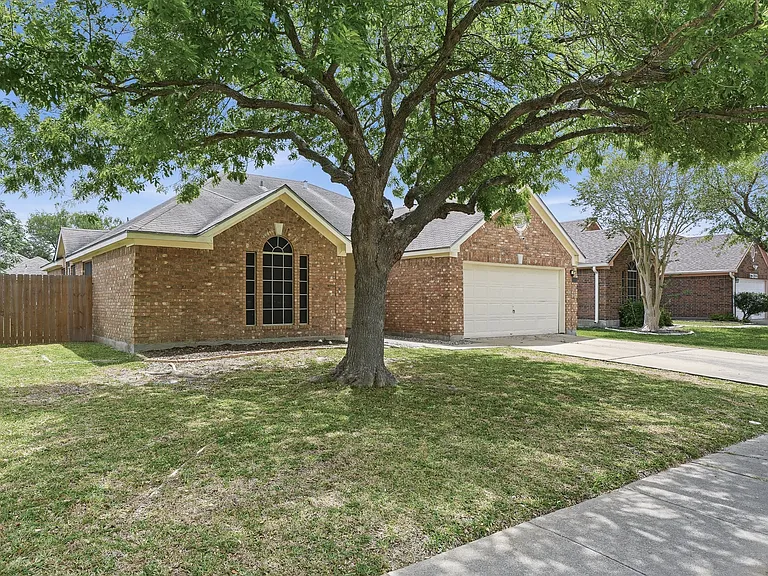 7218 Gingerberry Dr — Photo 2