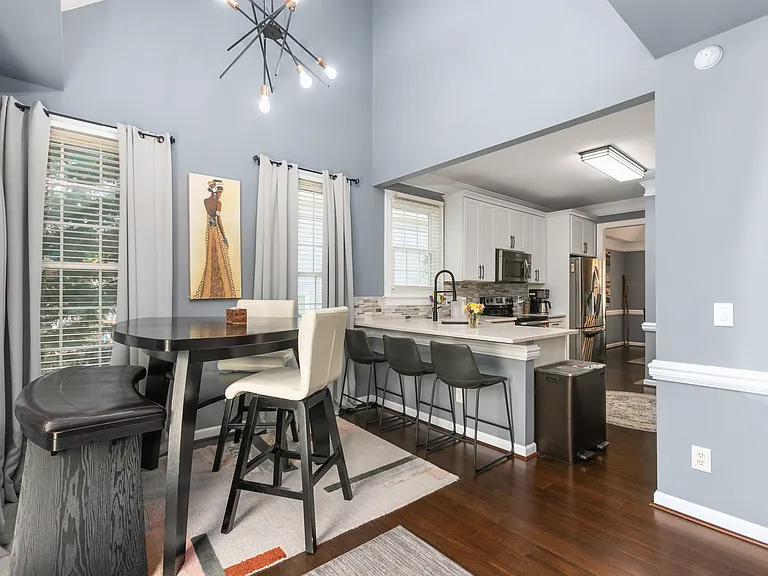 305 Lucas Park Dr — Photo 8