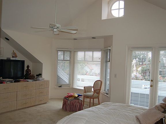 Master Bedroom w balcony