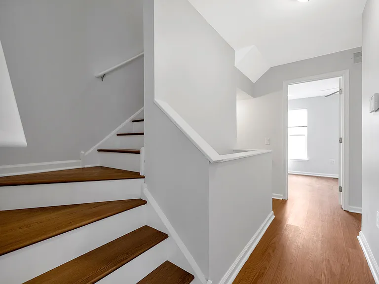 1318 Bainbridge St — Photo 23