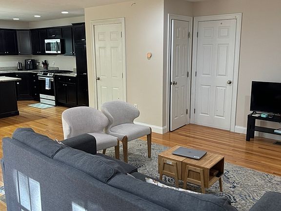 4th image of 28 McIntosh Dr